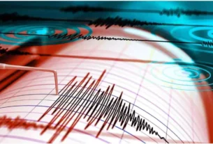 শক্তিশালী কম্পনের পর ইওয়াত, আওমোরি ও হোক্কাইডো অঞ্চলে সতর্কতা জারি — দৈনিক দুর্নীতির বার্তা Japan earthquake 7.4 magnitude tsunami warning issued coastal areas alert — Dainik Durnitir Barta —— dainikdurniti.com —