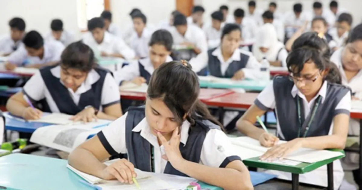 নকলসহ বিভিন্ন অনিয়মে ১ থেকে ৩ বছর নিষেধাজ্ঞা — দৈনিক দুর্নীতির বার্তা SSC exam rules Bangladesh 20 punishable offences strict action against cheating education board update — Dainik Durnitir Barta —— dainikdurniti.com —