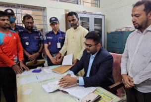 পঞ্চগড়ে ভ্রাম্যমাণ আদালতের রায়; জরিমানাসহ ১ বছরের সাজা — দৈনিক দুর্নীতির বার্তা Youth jailed in Panchagarh for harassing college student mobile court verdict — Dainik Durnitir Barta —— dainikdurniti.com —