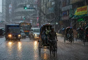 বজ্রসহ দমকা হাওয়ার পূর্বাভাস, কিছু এলাকায় তাপমাত্রা কমতে পারে — দৈনিক দুর্নীতির বার্তা Weather update Bangladesh storm rain forecast Dhaka thunder warning — Dainik Durnitir Barta —— dainikdurniti.com —