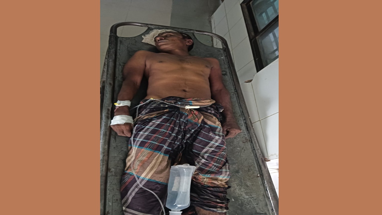 মেয়ের পারিবারিক বিরোধ মীমাংসা করতে গিয়ে হামলার শিকার; আটক ২ — দৈনিক দুর্নীতির বার্তা Father killed in Naogaon while trying to settle family dispute at daughter in laws house — Dainik Durnitir Barta —— dainikdurniti.com —