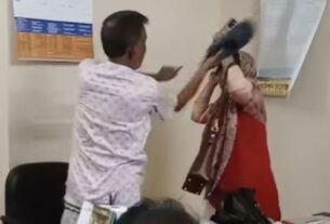 দুর্গাপুরে পরীক্ষার সময় ভাঙচুর ও শিক্ষক মারধরের অভিযোগ — দৈনিক দুর্নীতির বার্তা Rajshahi college attack teacher assaulted political clash Bangladesh news — Dainik Durnitir Barta —— dainikdurniti.com —