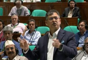 সব দলের সমন্বয়ে বিশেষ সংসদীয় কমিটির প্রস্তাব; সংশোধনের ইঙ্গিত — দৈনিক দুর্নীতির বার্তা Constitution is amended not reformed says home minister proposes special parliamentary committee — Dainik Durnitir Barta —— dainikdurniti.com —