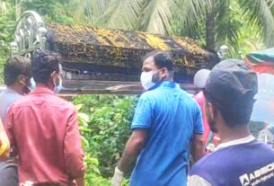 সন্দ্বীপে কবর থেকে মরদেহ উত্তোলনের ঘটনায় স্থানীয়দের ভিড়