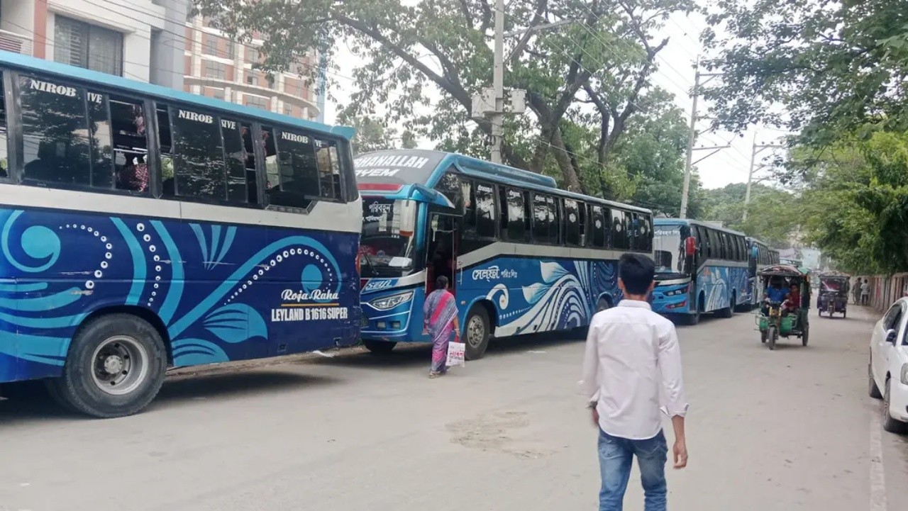 সাভারে শিক্ষার্থীদের প্রতিবাদে বাস আটক