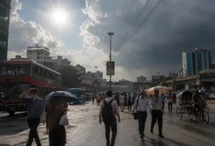 আজকের আবহাওয়ায় তীব্র গরম ও বৃষ্টির আভাস